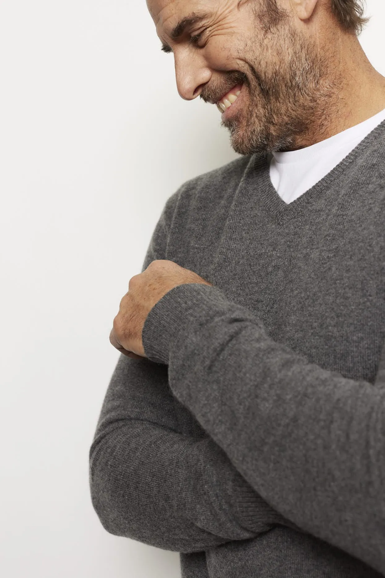Alex Cashmere Sweater in Charcoal