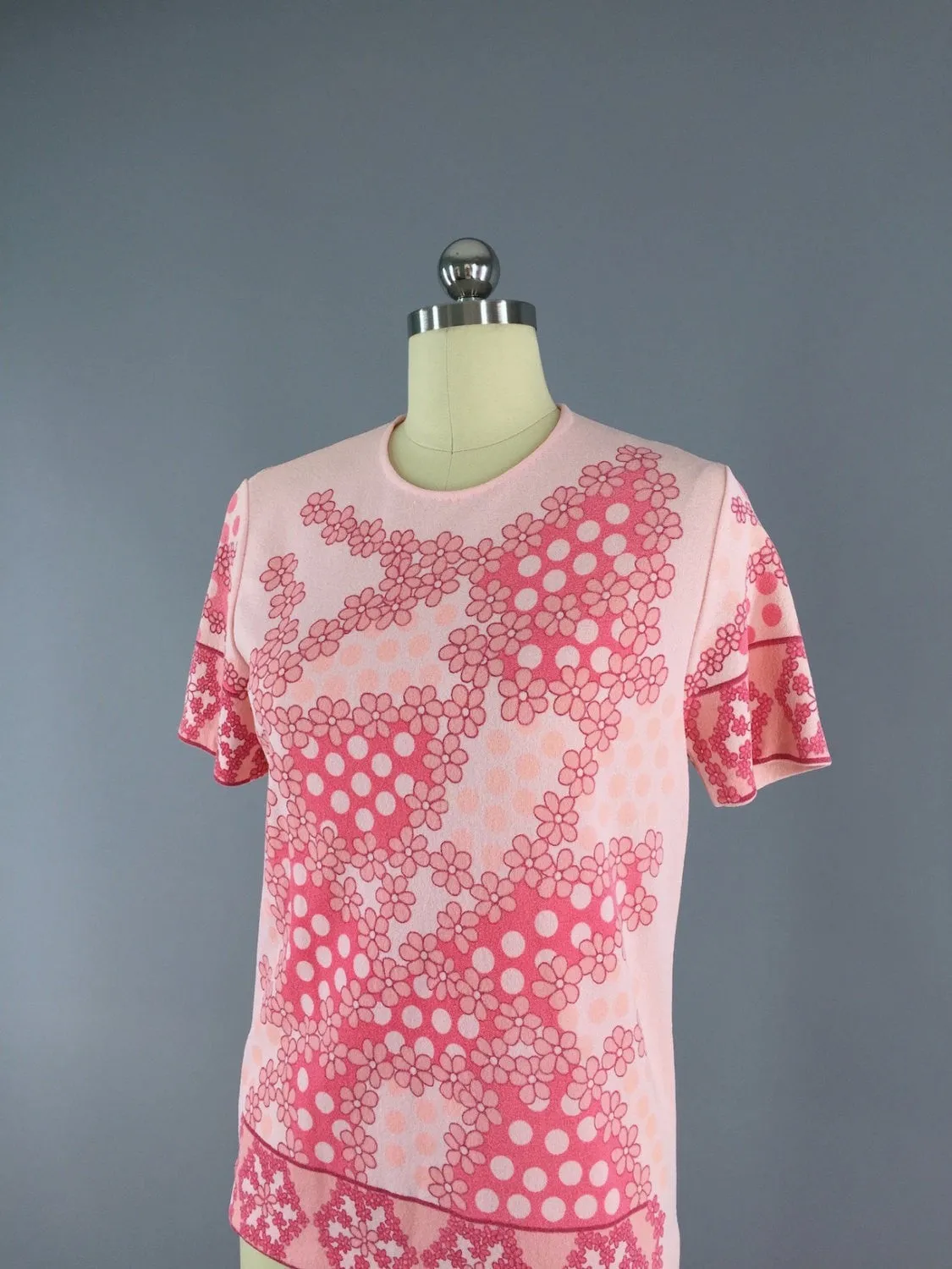 Vintage 1960s Knit T-Shirt / Mod Pink Floral Print